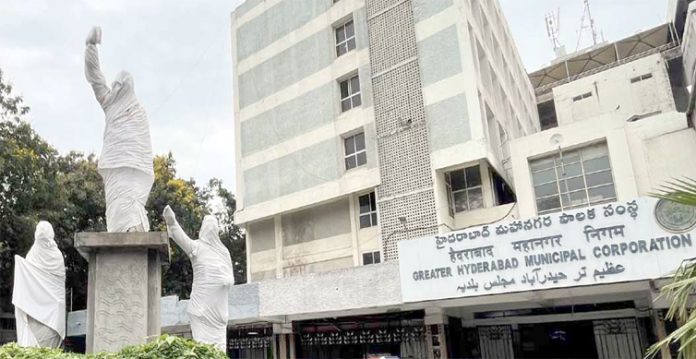 three statues in ghmc