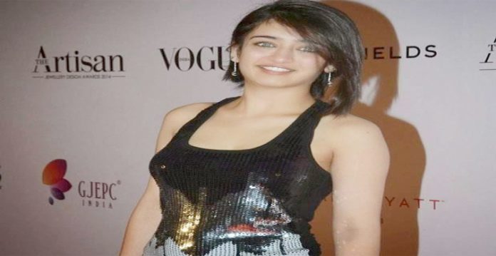 akshara hasan