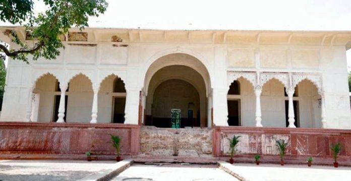 sheesh mahal